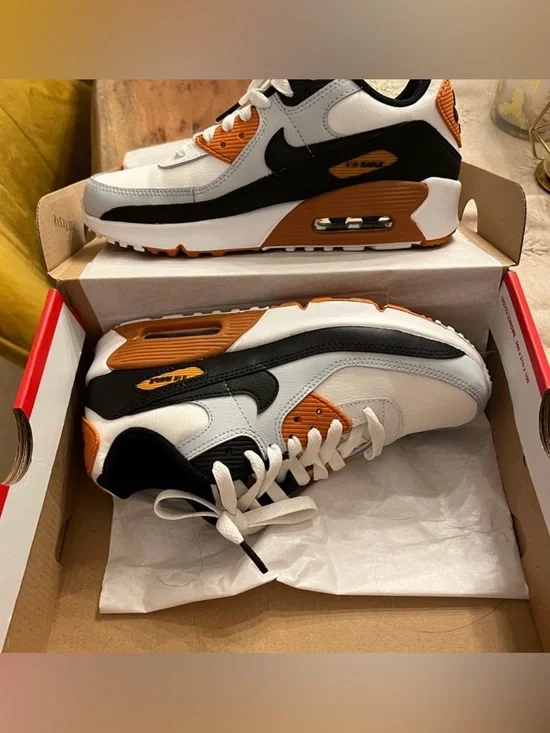 Excellent Condition Air max 90 - Picture 2 of 10
